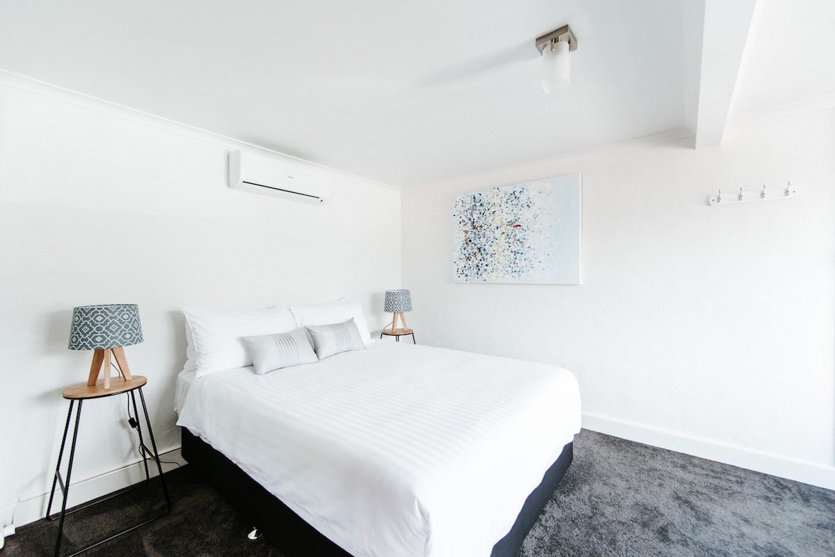 motel-accommodation-south-coast-nsw-queen-garden-room-berry